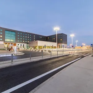 Courtyard By Marriott Airport Hotell